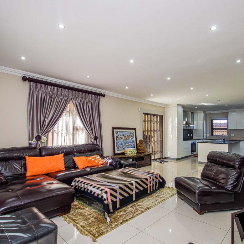 Bedfordview | Luxury 5 Bedroom Cluster in Secure Estate