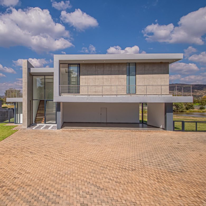 Hartbeespoort | Architectural 5 Bed Waterfront Masterpiece