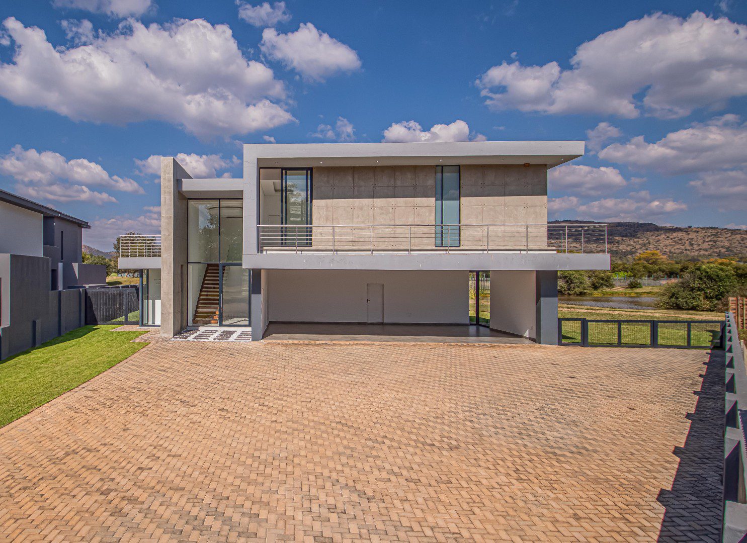 Hartbeespoort | Architectural 5 Bed Waterfront Masterpiece