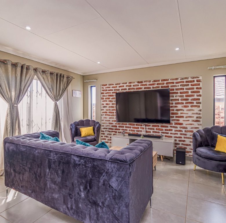 Lion Pride | Exclusive 3 Bedroom Family Home