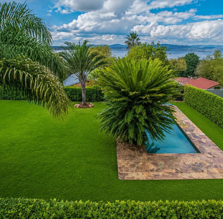 Kosmos | Iconic 3 Bedroom Waterfront Home