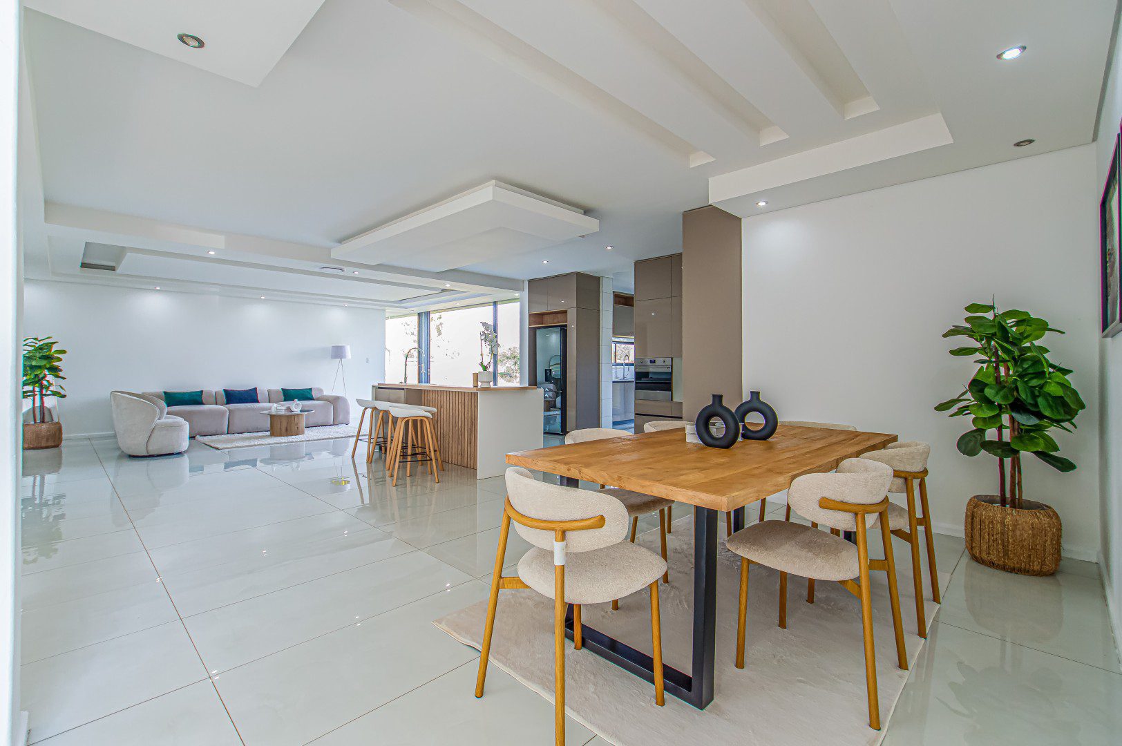 Hartbeespoort | Architectural 5 Bed Waterfront Masterpiece