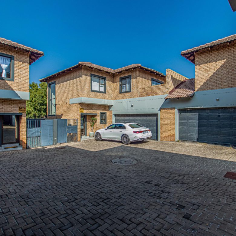 New Redruth | Fully Let 4 Cluster Complex