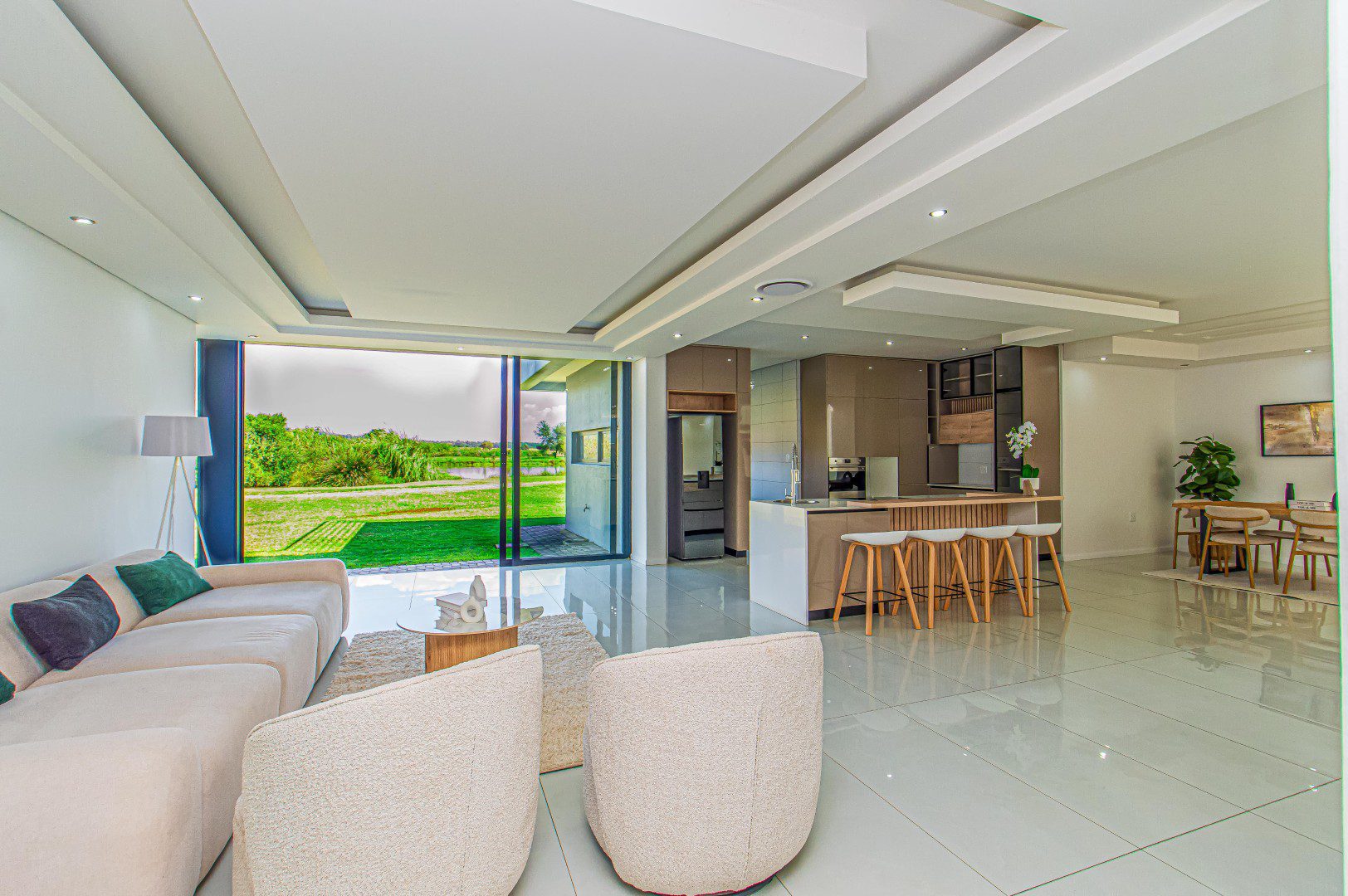 Hartbeespoort | Architectural 5 Bed Waterfront Masterpiece