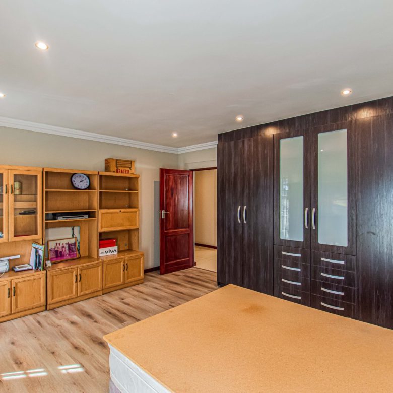 Bedfordview | Luxury 5 Bedroom Cluster in Secure Estate