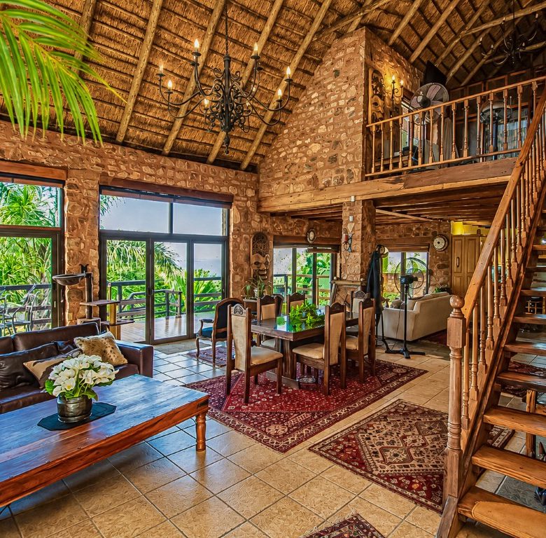 Kosmos | Iconic 3 Bedroom Waterfront Home