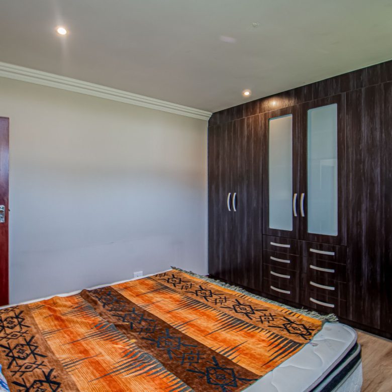 Bedfordview | Luxury 5 Bedroom Cluster in Secure Estate