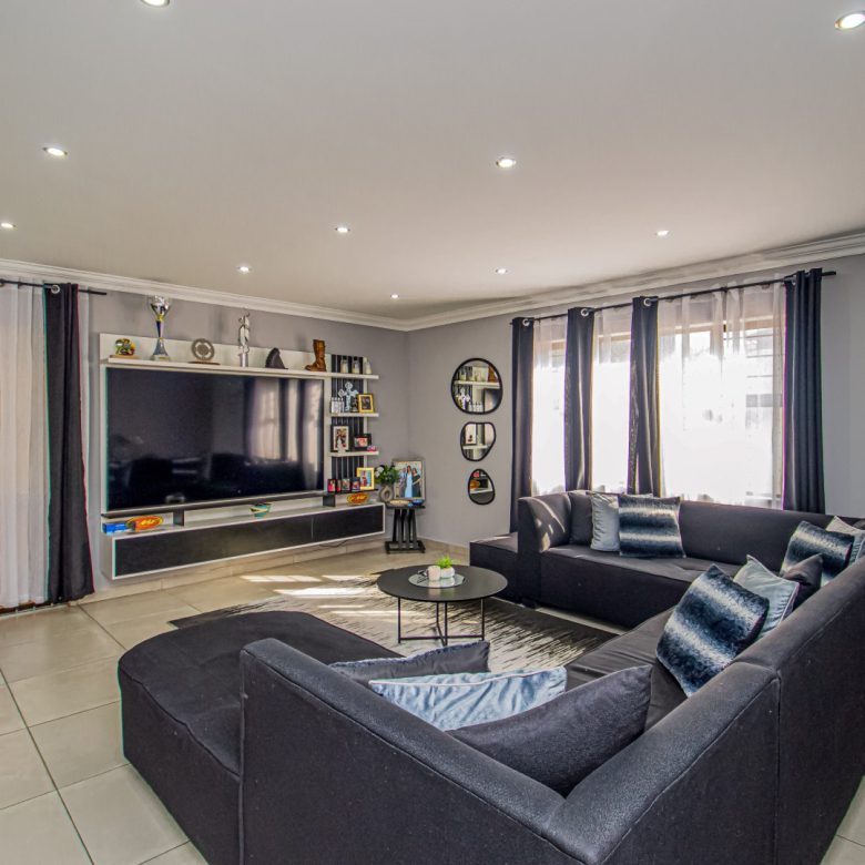 New Redruth | Fully Let 4 Cluster Complex