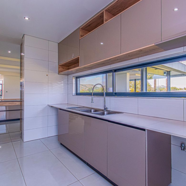Hartbeespoort | Architectural 5 Bed Waterfront Masterpiece