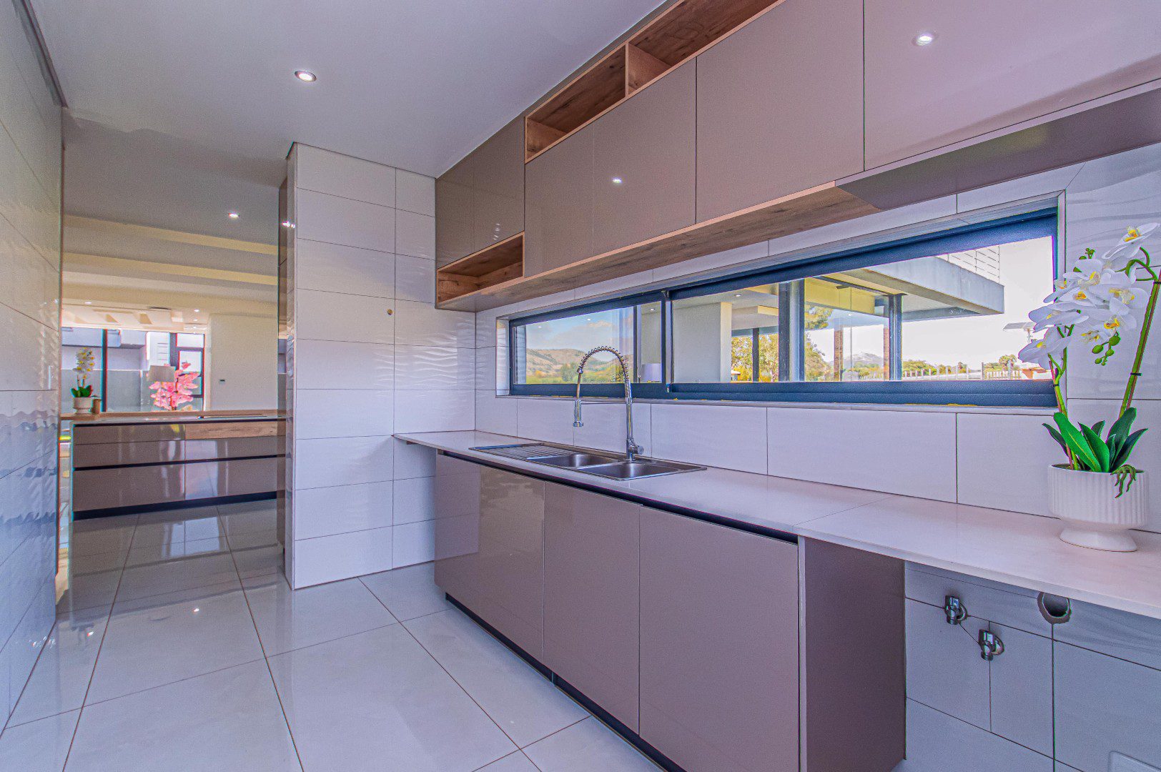 Hartbeespoort | Architectural 5 Bed Waterfront Masterpiece