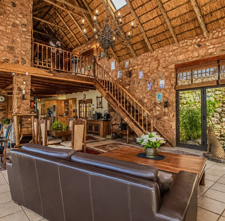 Kosmos | Iconic 3 Bedroom Waterfront Home