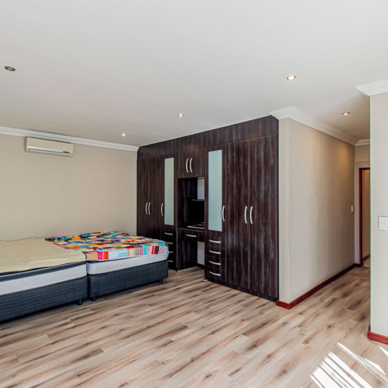 Bedfordview | Luxury 5 Bedroom Cluster in Secure Estate