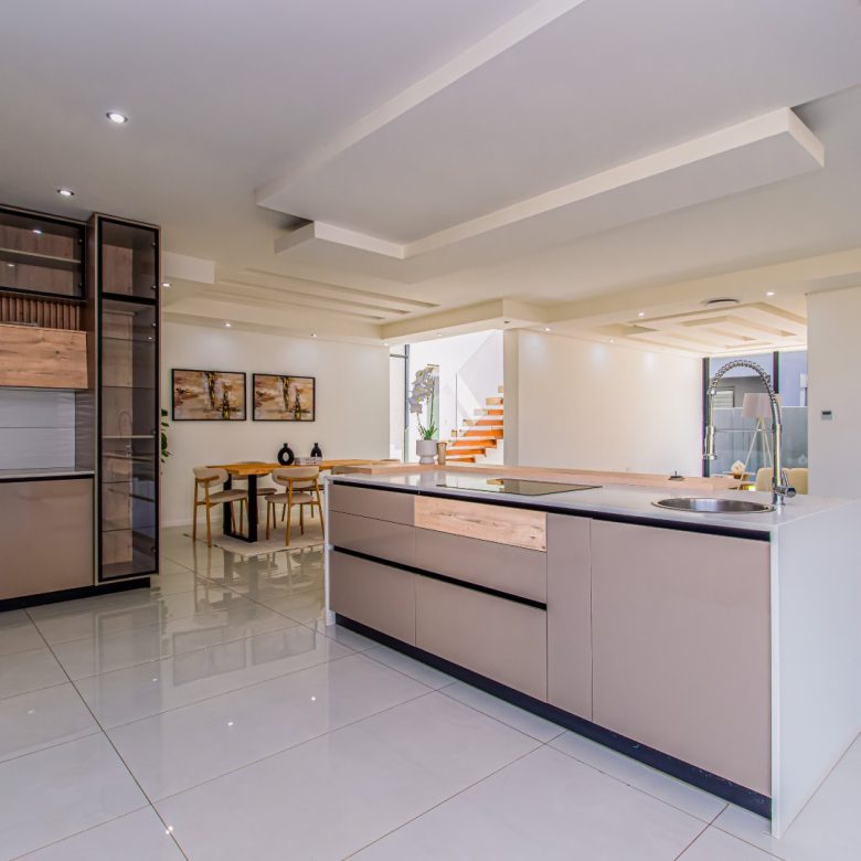 Hartbeespoort | Architectural 5 Bed Waterfront Masterpiece