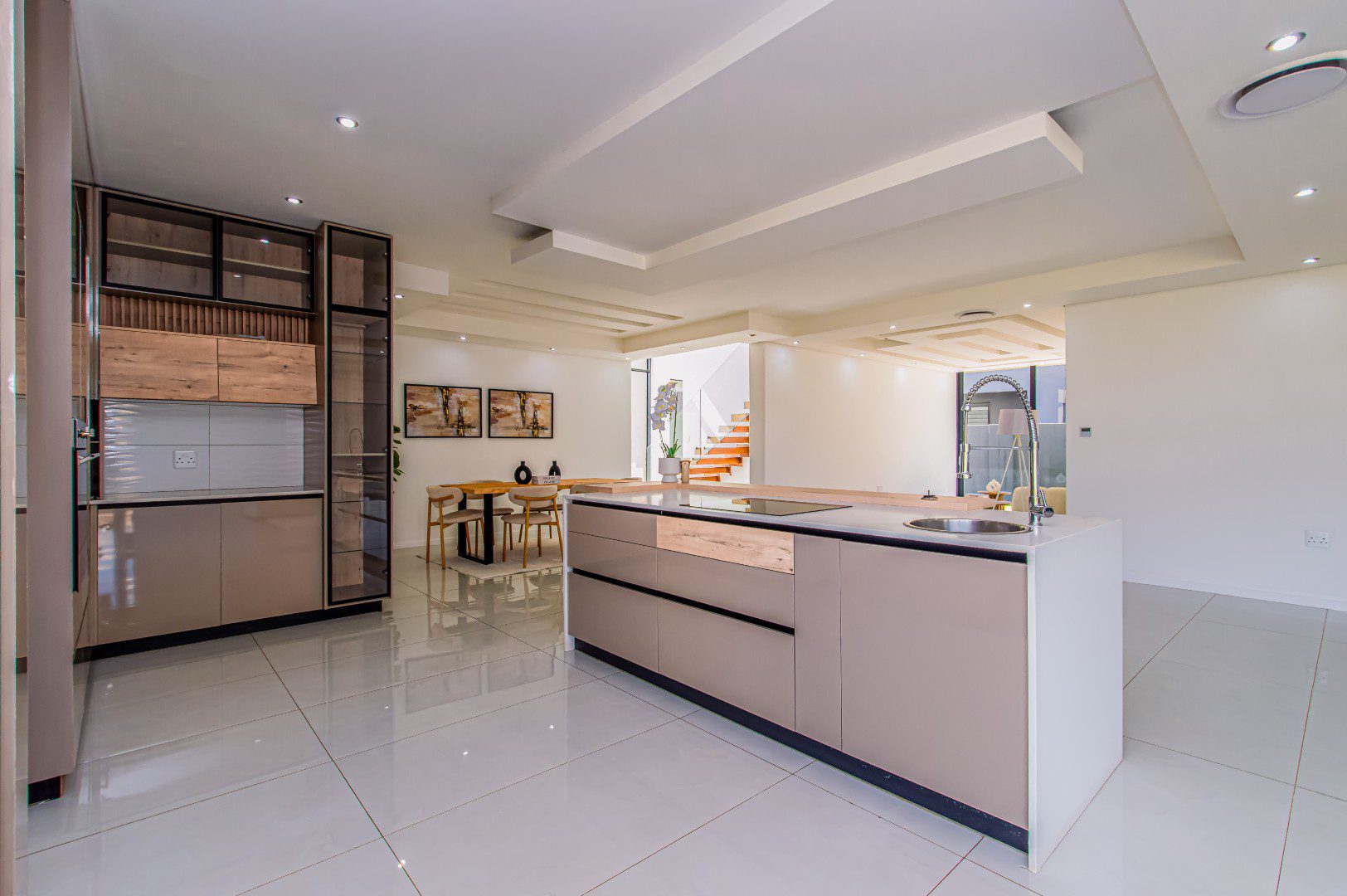 Hartbeespoort | Architectural 5 Bed Waterfront Masterpiece