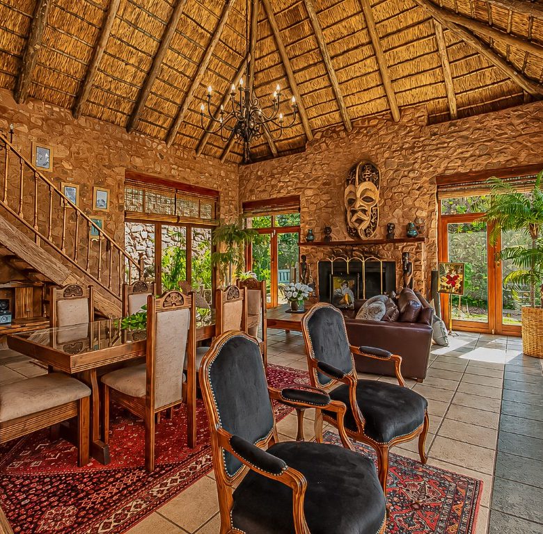 Kosmos | Iconic 3 Bedroom Waterfront Home