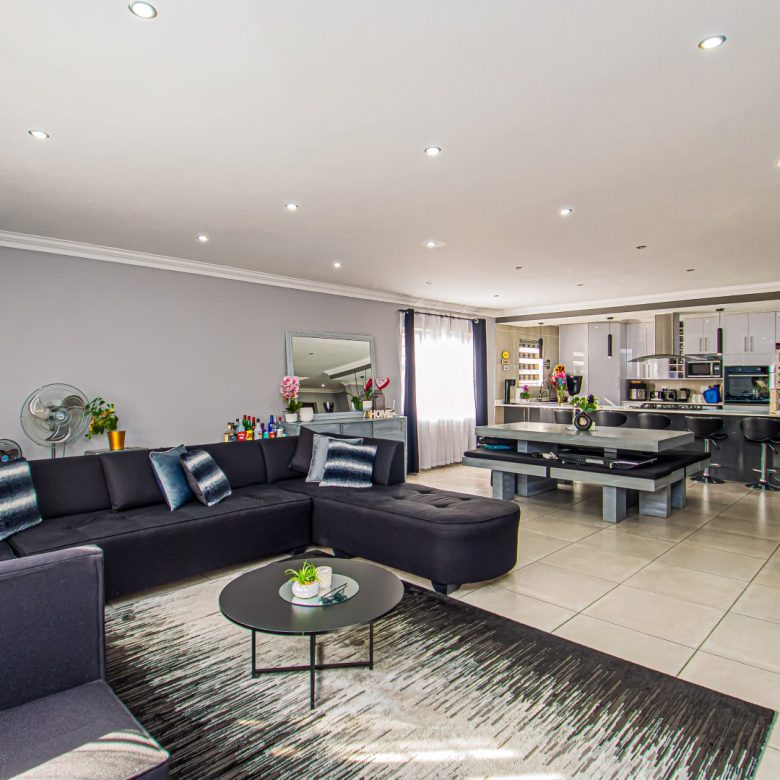 New Redruth | Fully Let 4 Cluster Complex