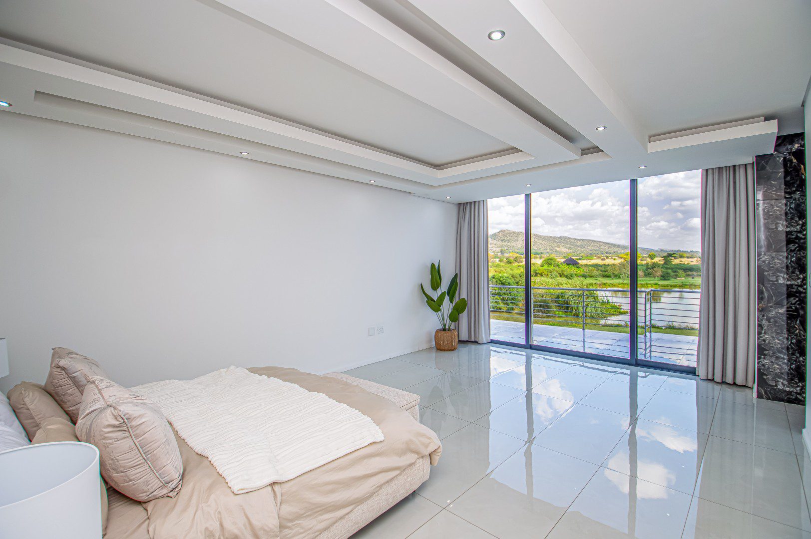 Hartbeespoort | Architectural 5 Bed Waterfront Masterpiece