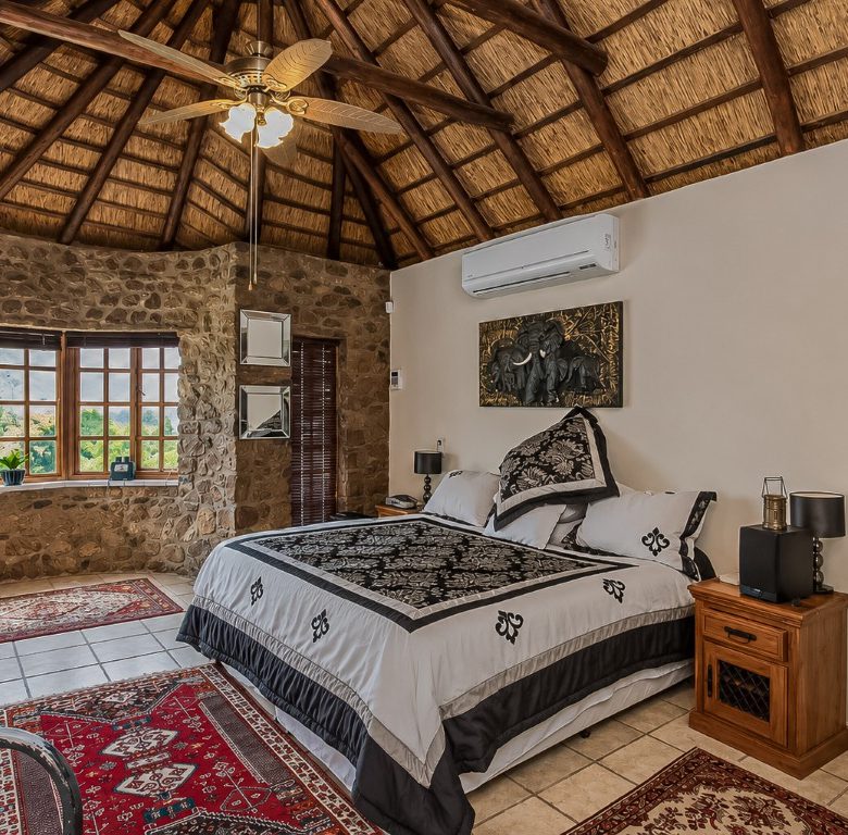 Kosmos | Iconic 3 Bedroom Waterfront Home