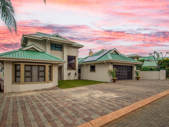 Caribbean Beach Club Estate | Elevated 3 Bedroom Family Home