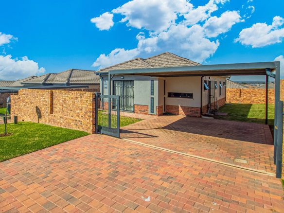 Lion Pride | Exclusive 3 Bedroom Family Home