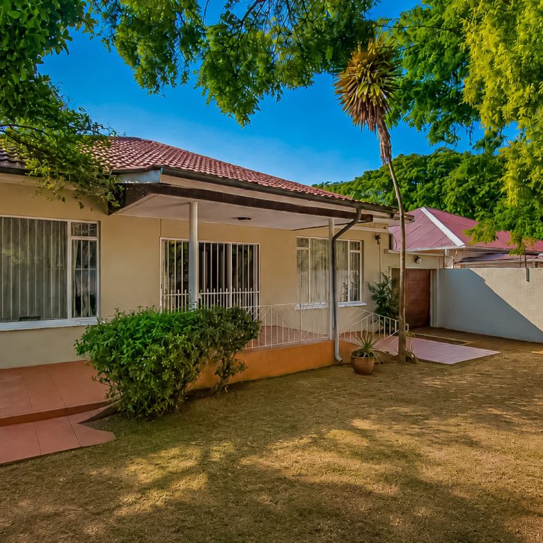 Kensington | 3 Bedroom Family Home + Cottage