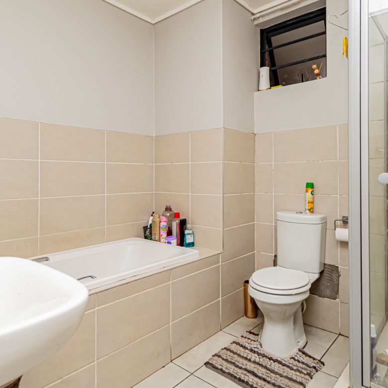 Amberfield | Modern 2 Bedroom Ground Floor Apartment