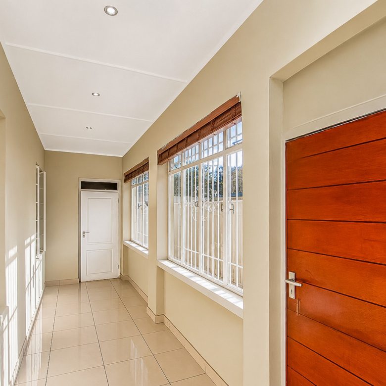 Kensington | 3 Bedroom Family Home + Cottage