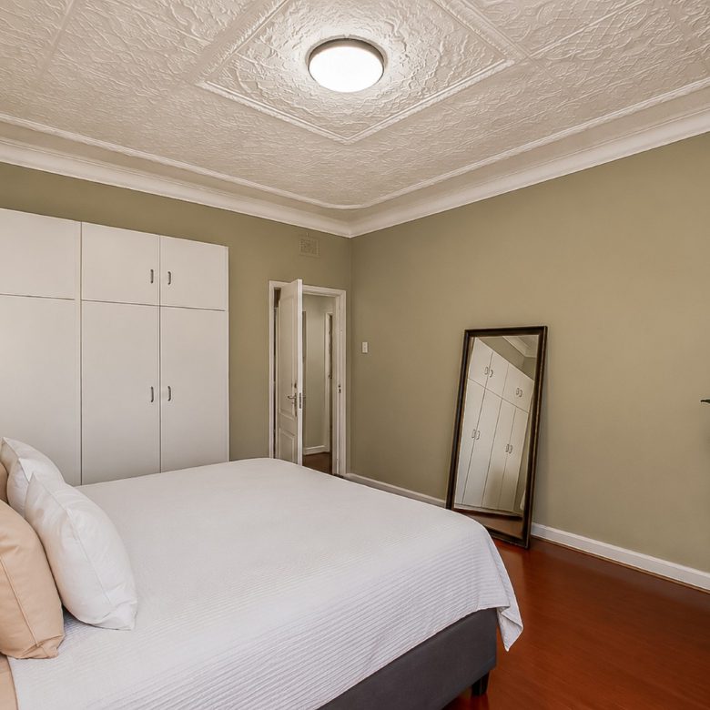 Kensington | 3 Bedroom Family Home + Cottage