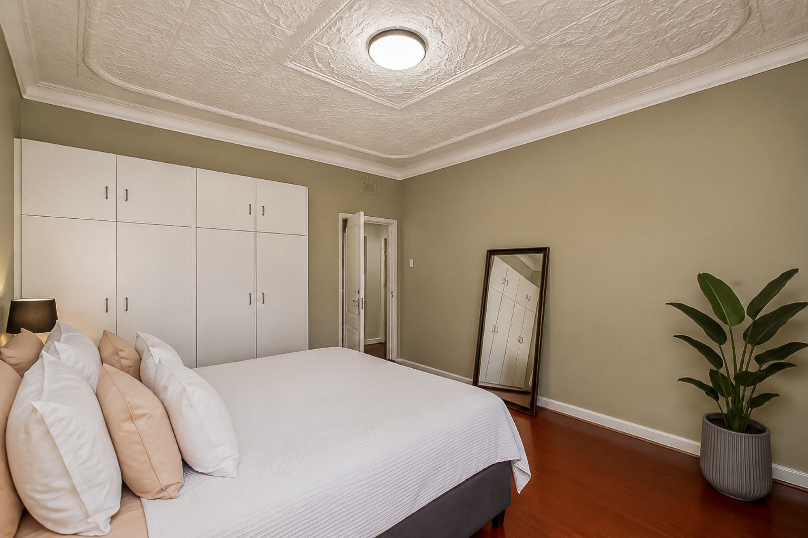 Kensington | 3 Bedroom Family Home + Cottage
