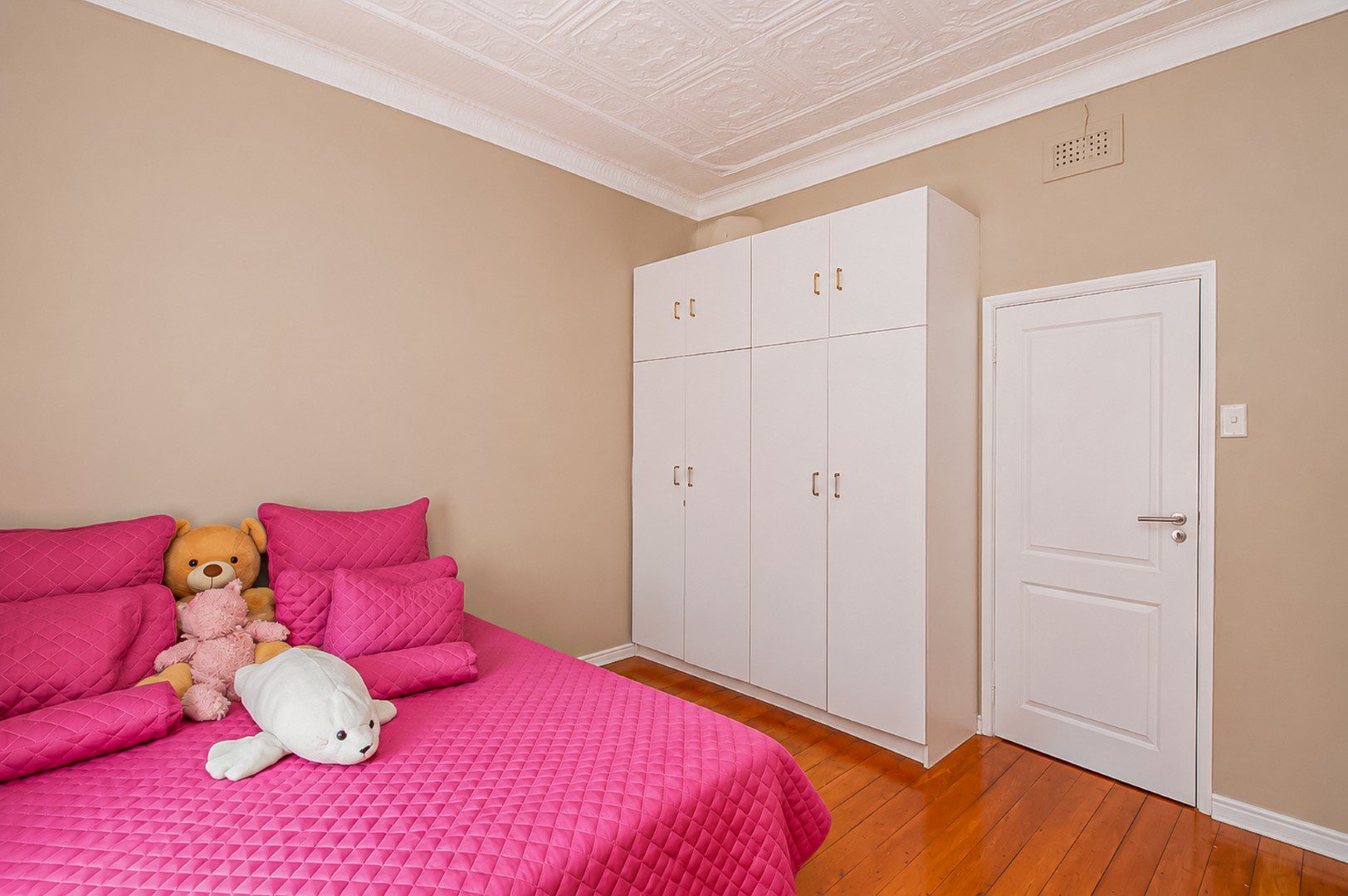 Kensington | 3 Bedroom Family Home + Cottage
