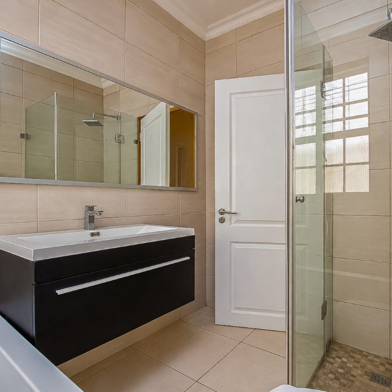 Kensington | 3 Bedroom Family Home + Cottage
