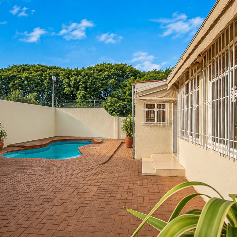 Kensington | 3 Bedroom Family Home + Cottage