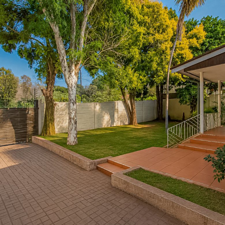 Kensington | 3 Bedroom Family Home + Cottage