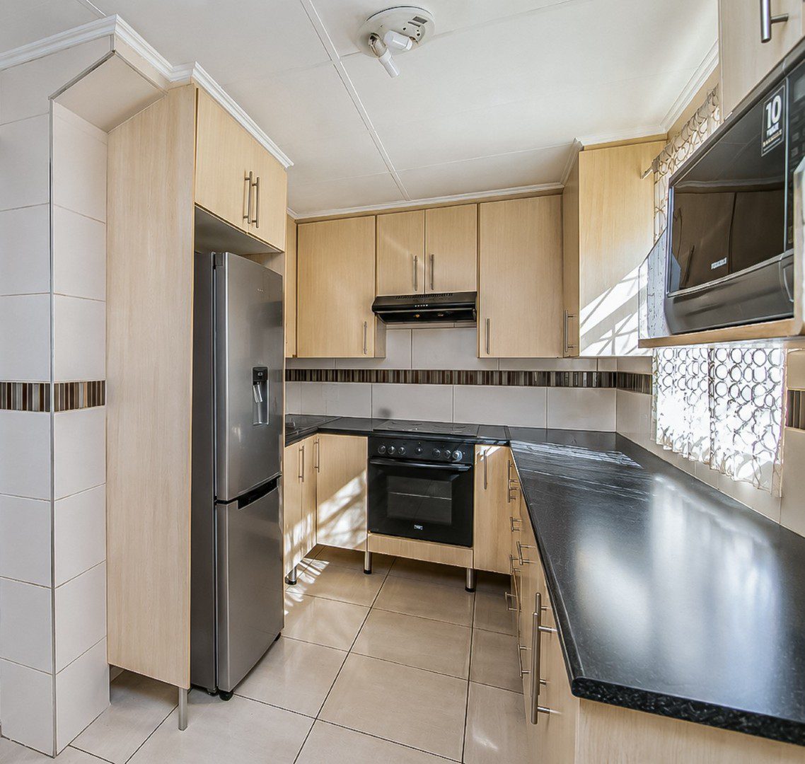 La Rochelle | Spacious 3.5 Bedroom Home with 3 Cottages