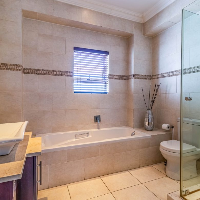 Parkrand | Luxurious 5 Bedroom Double Storey Estate Home