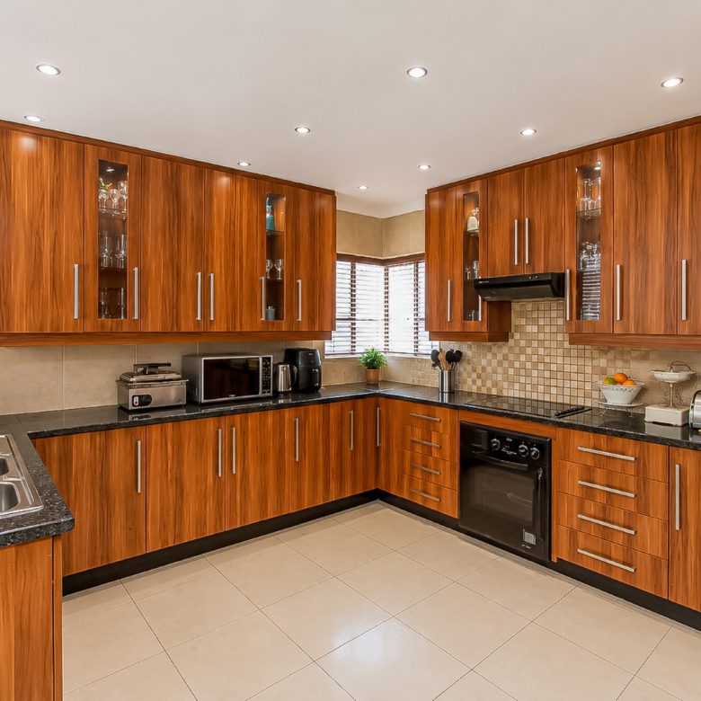 Kensington | 3 Bedroom Family Home + Cottage