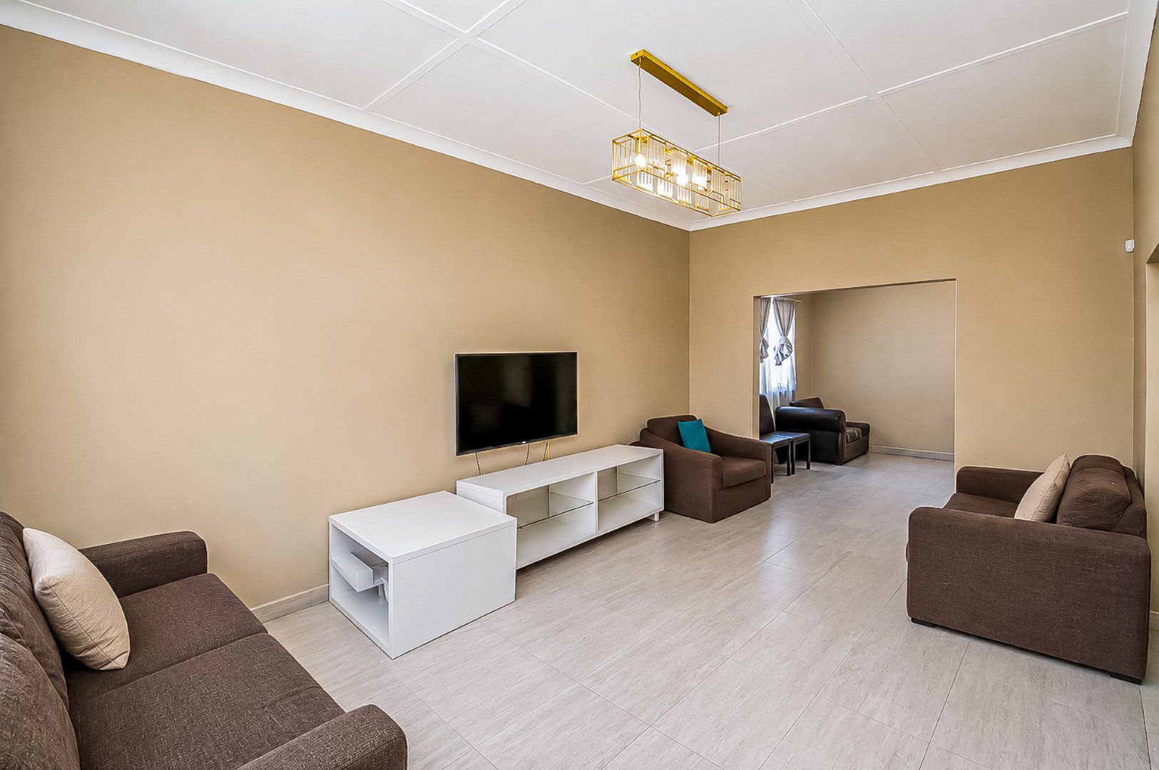 La Rochelle | Spacious 3.5 Bedroom Home with 3 Cottages