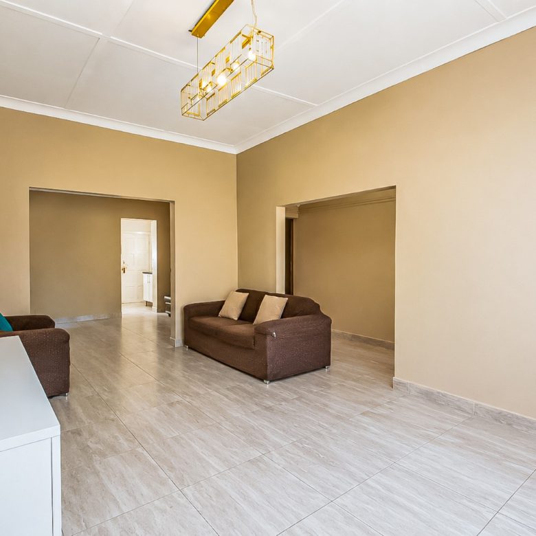 La Rochelle | Spacious 3.5 Bedroom Home with 3 Cottages