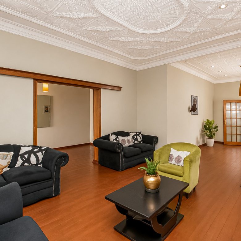 Kensington | 3 Bedroom Family Home + Cottage