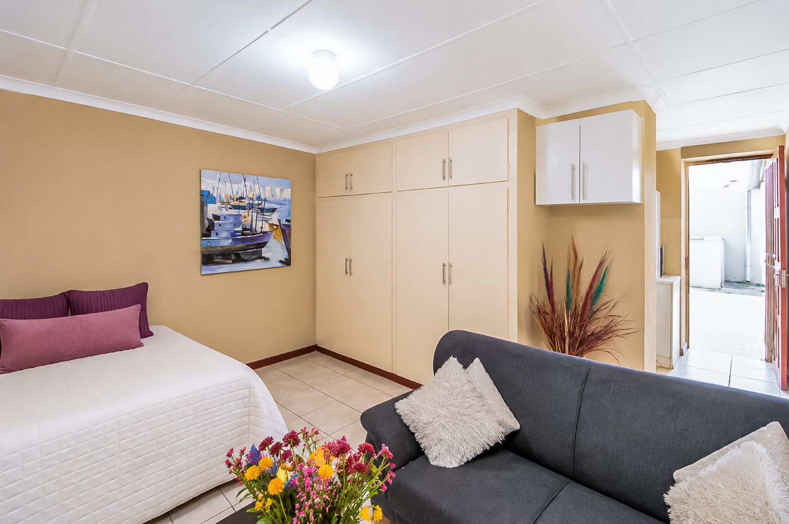 La Rochelle | Spacious 3.5 Bedroom Home with 3 Cottages