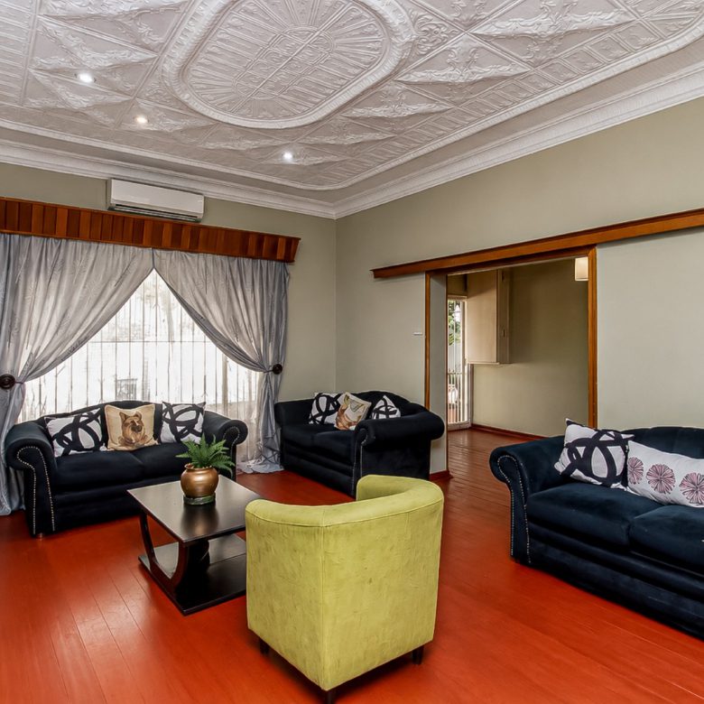 Kensington | 3 Bedroom Family Home + Cottage