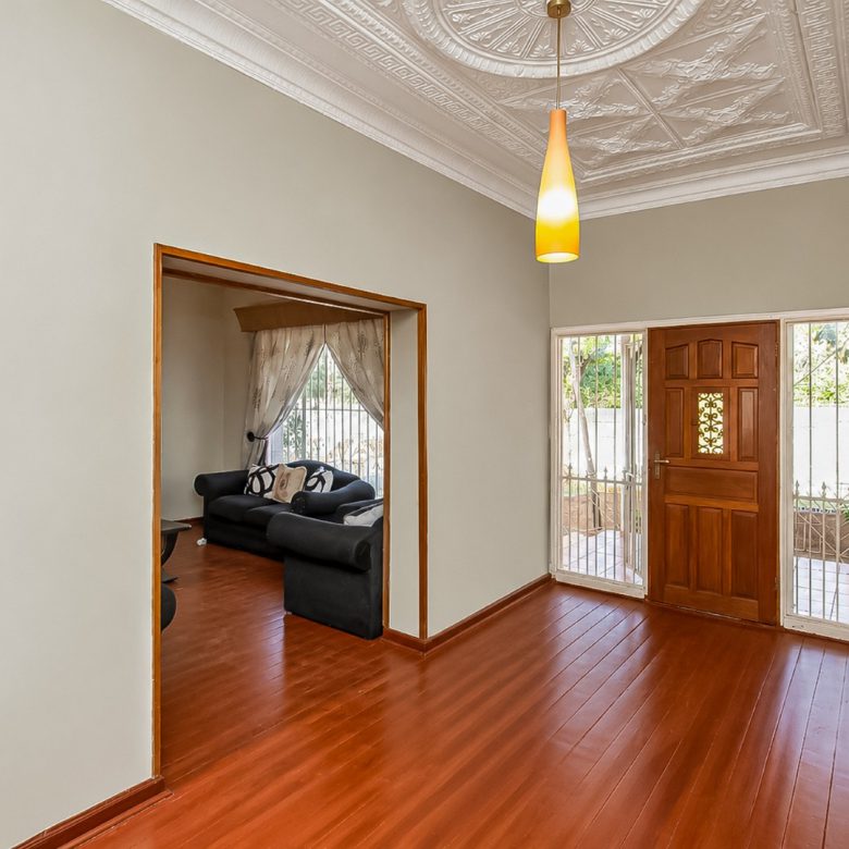 Kensington | 3 Bedroom Family Home + Cottage