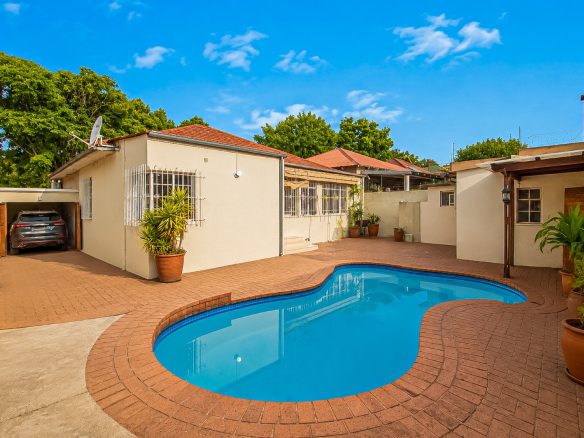 Kensington | 3 Bedroom Family Home + Cottage