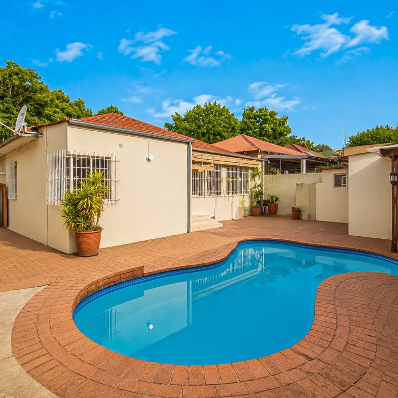 Kensington | 3 Bedroom Family Home + Cottage