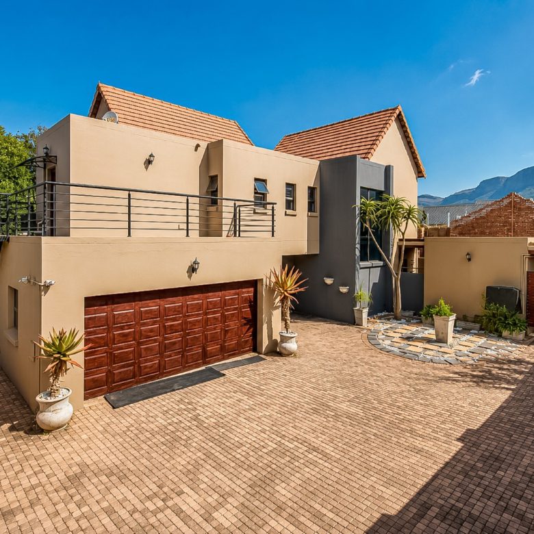 Hartbeespoort | Prestigious 4 Bedroom Family Home in Leloko Eco Lifestyle Estate