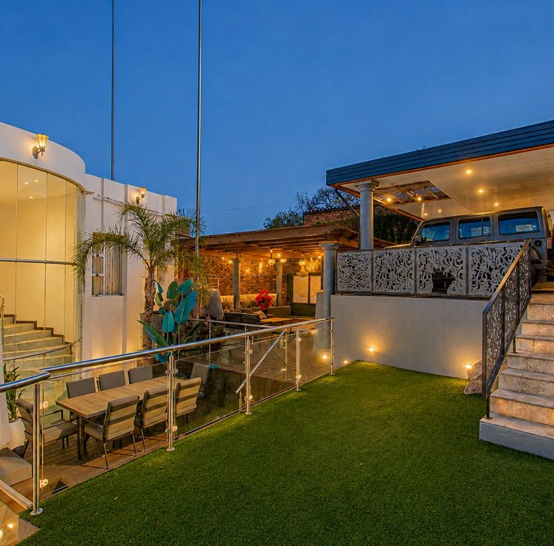 Bassonia | Luxury Mansion with Golf Course Views