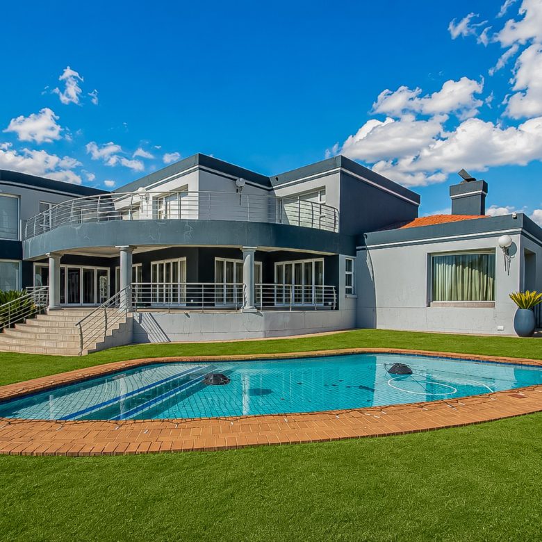 Golden Crest Estate | Executive 5 Bedroom Family Residence