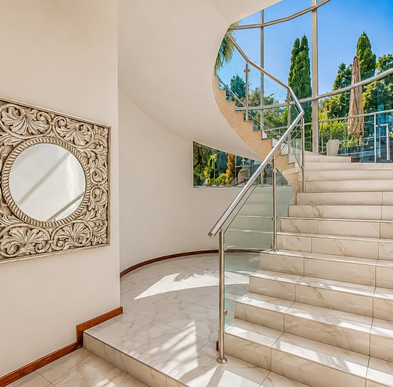 Bassonia | Luxury Mansion with Golf Course Views