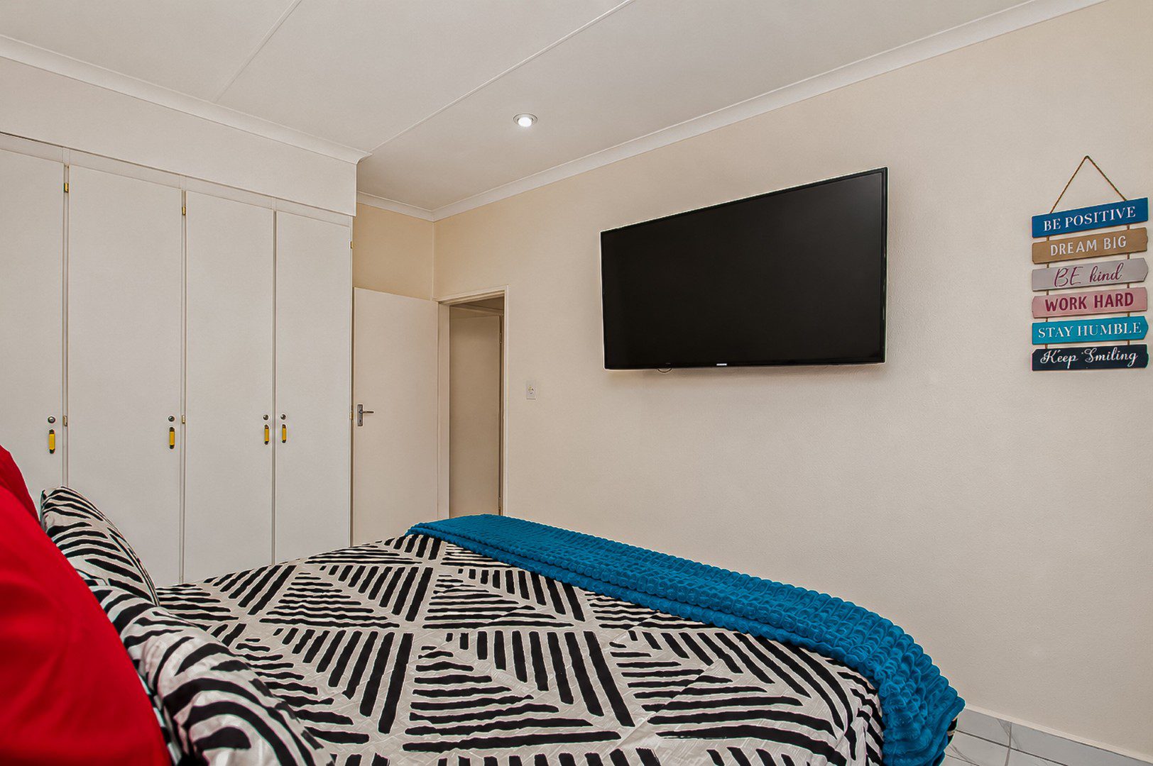 12 Mayfield Park | Newly Renovated 2 Bedroom Cluster