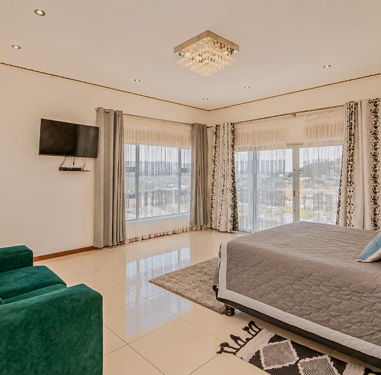 Bassonia | Luxury Mansion with Golf Course Views